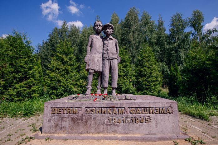 Лобня. Памятник «Детям — узникам фашизма»