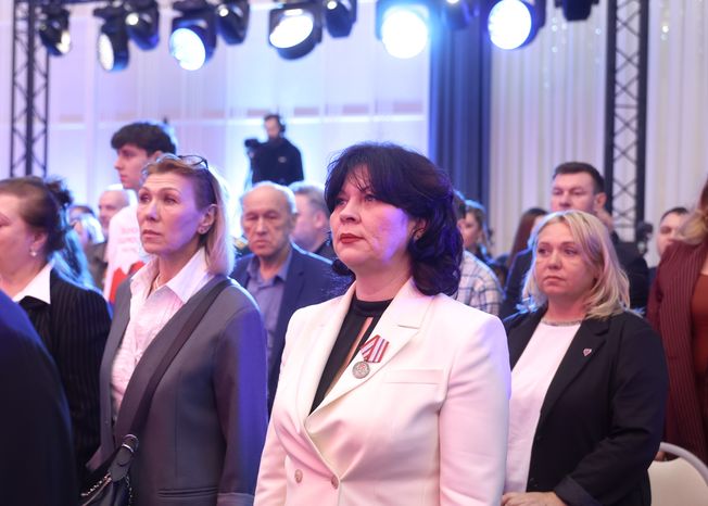 Награждение победителей XIII губернаторской премии "Мы рядом. Доброе дело"