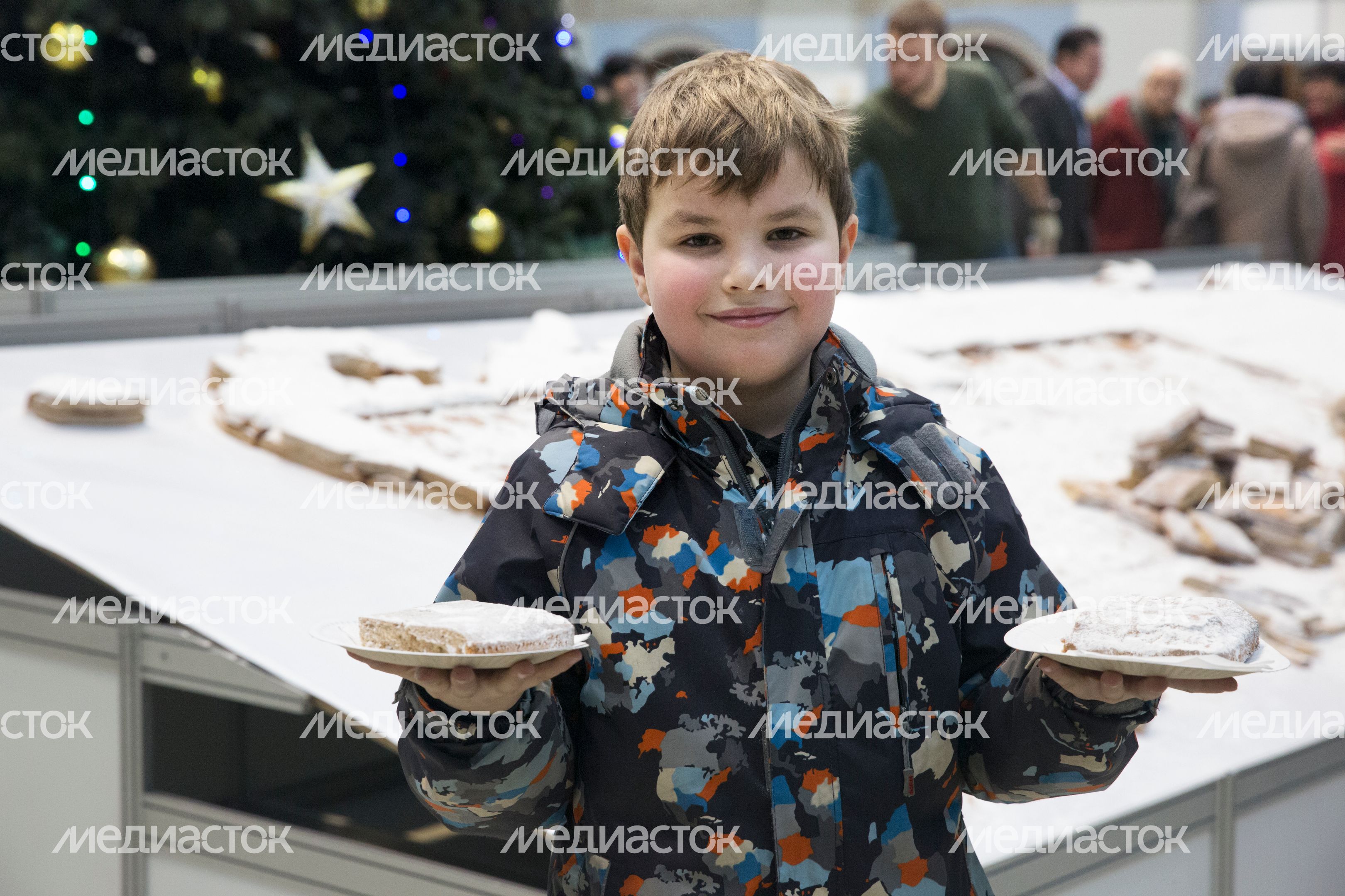 Самая большая коврижка на ярмарке меда в Гостином Дворе