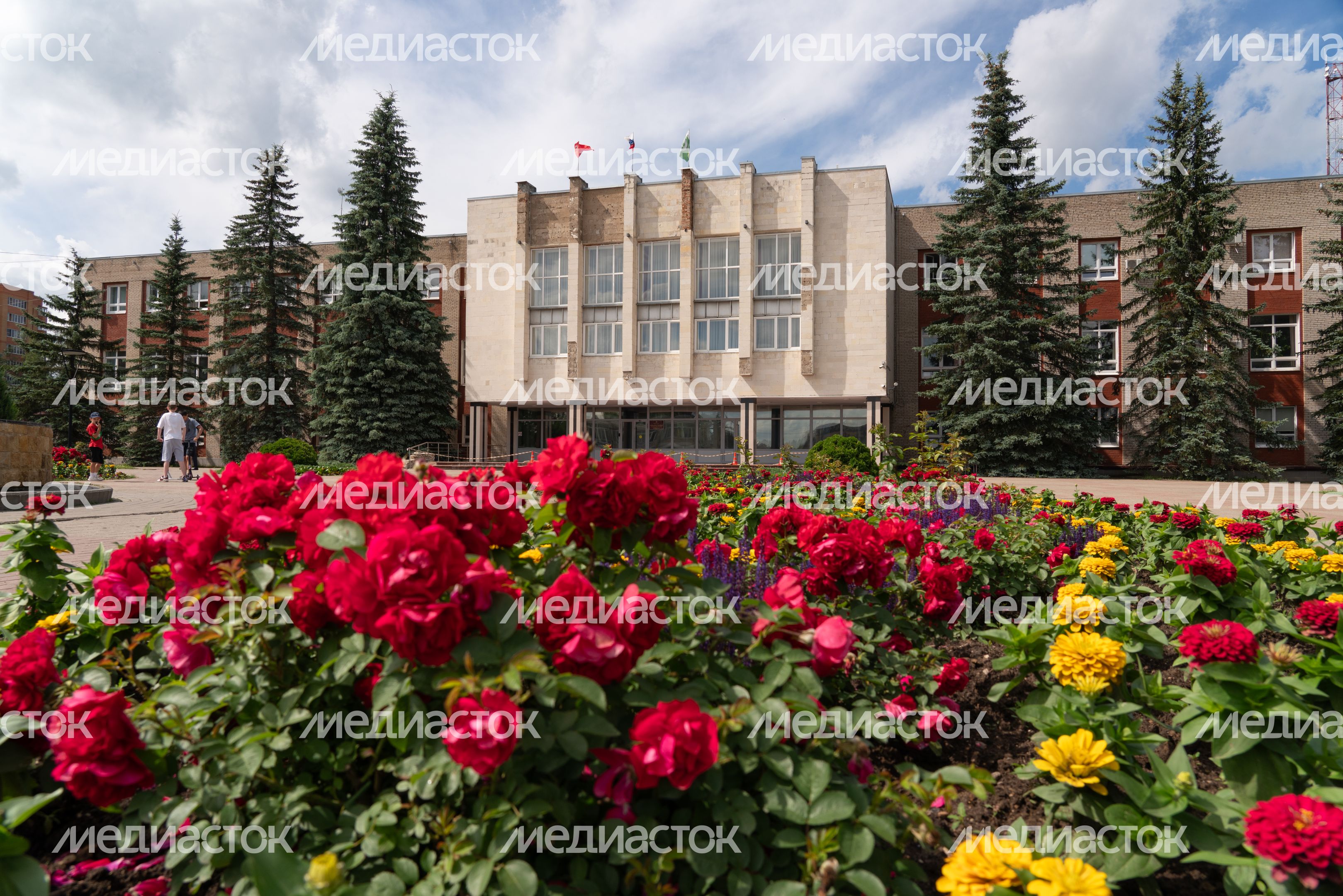 Центральная площадь в рабочем поселке Шаховская Центральная площадь в рабочем поселке Шаховская
