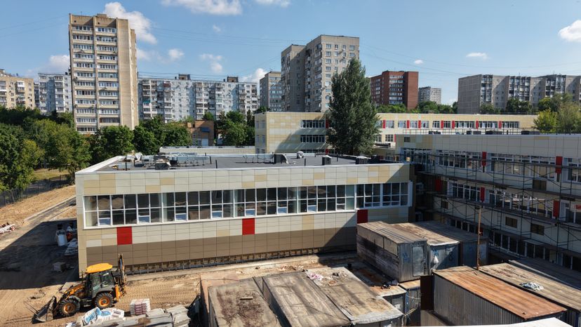 Капремонт в основном корпусе гимназии №5 в Дзержинском