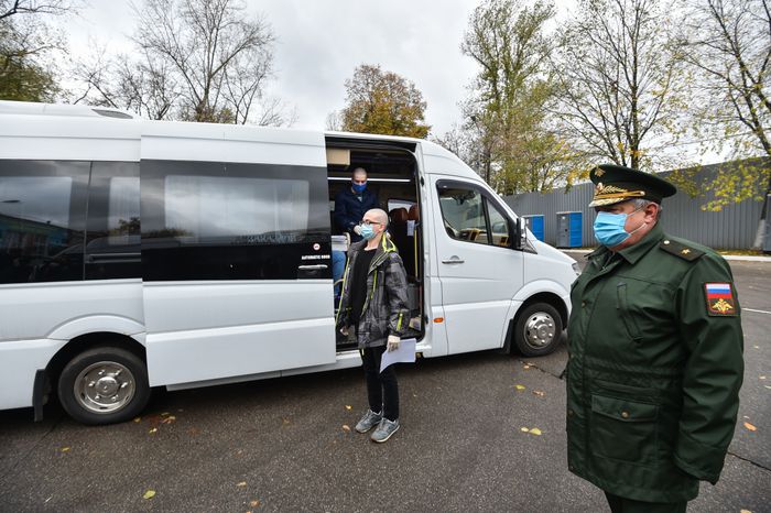 Отправка призывников к местам прохождения военной службы с городского сборного пункта Военного комиссариата города Москвы