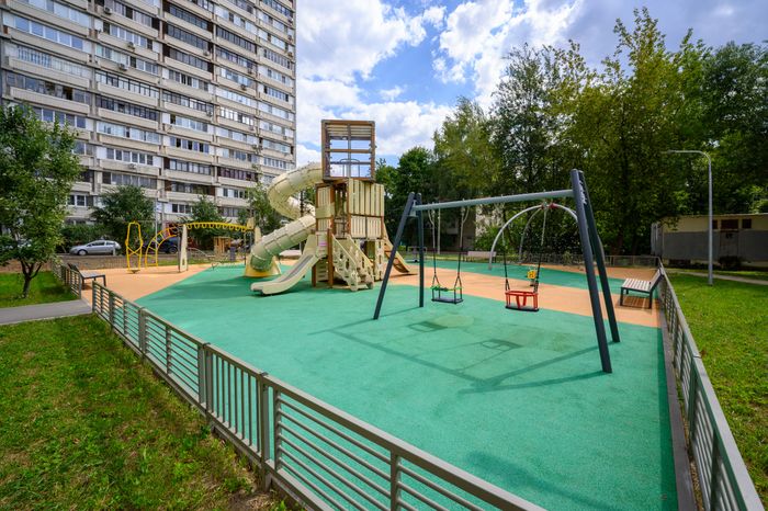 Благоустройство детской площадки на улице Дзержинского в Реутове