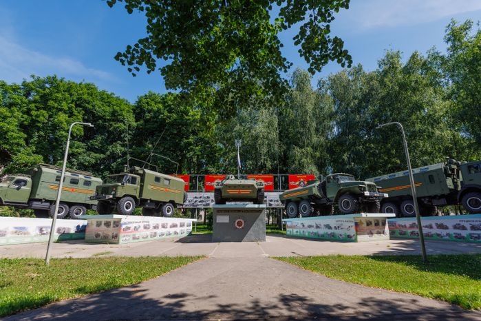Памятник «Ученым и воинам-автомобилистам» на аллее Славы в Бронницах