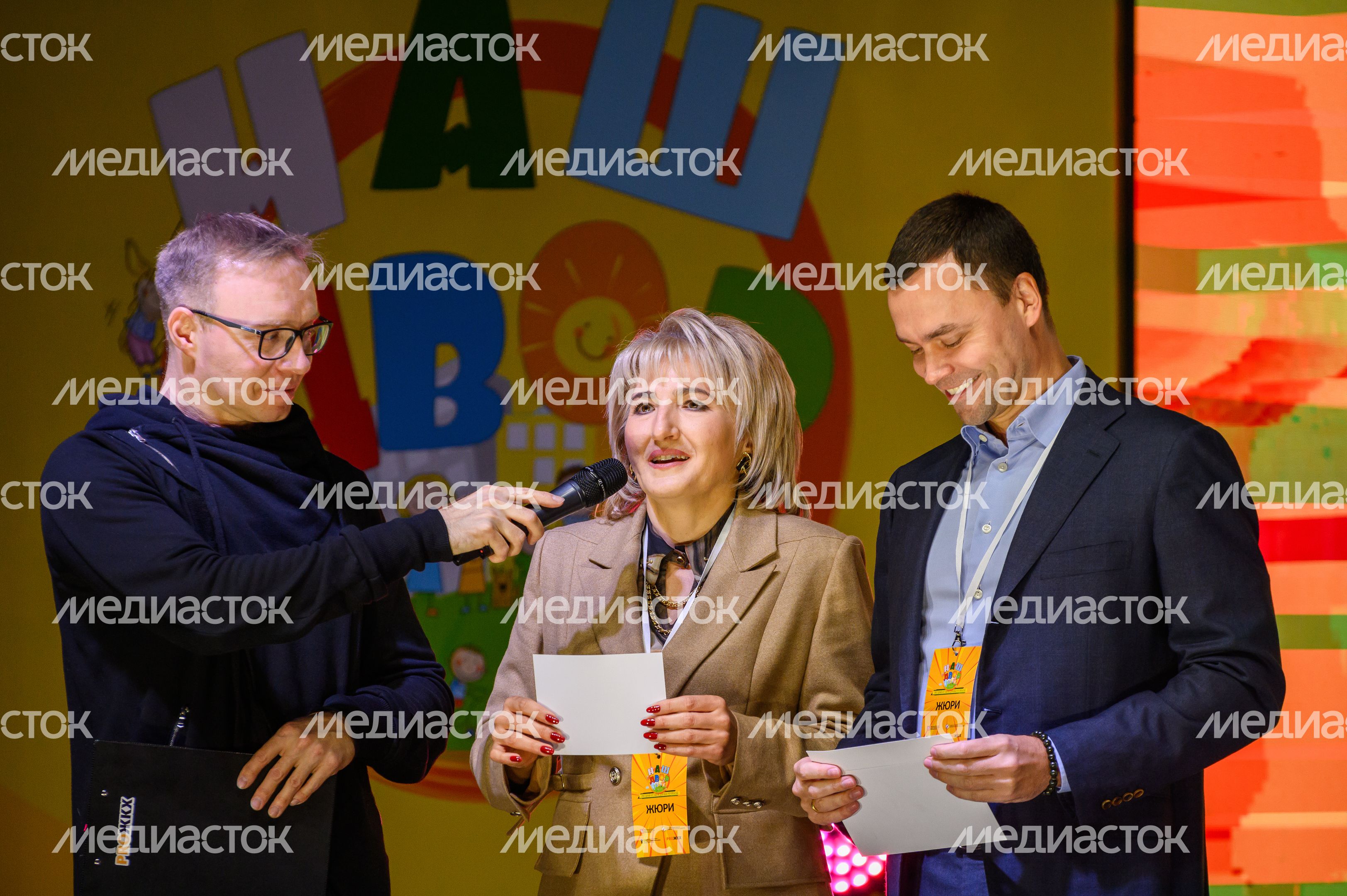 Олеся Тыщенко и Всеволод Волосевич объявляют финалистов Московского областного фестиваля-конкурса «Наш двор» в Раменском