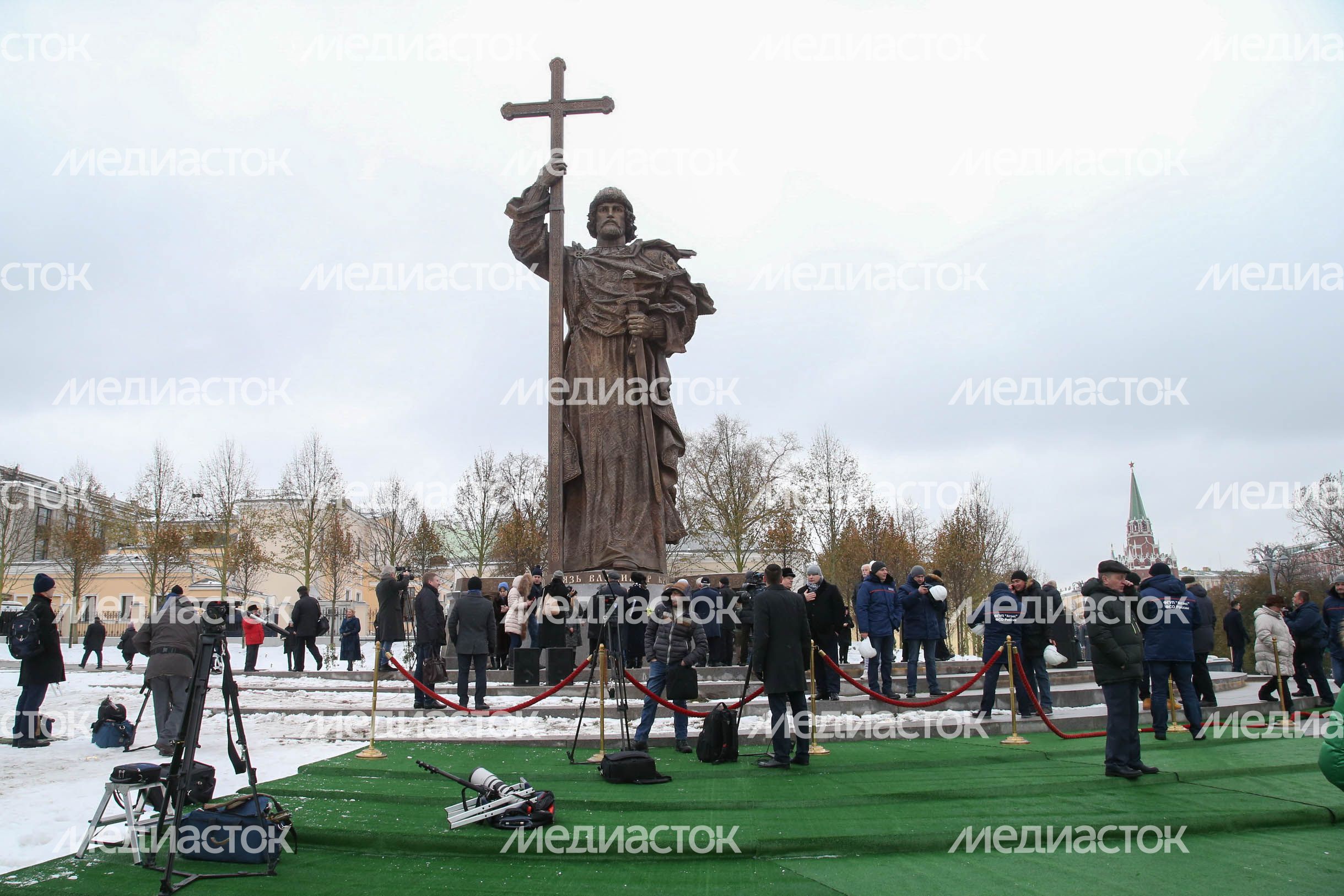 Торжественное открытие памятника князю Владимиру в Москве
