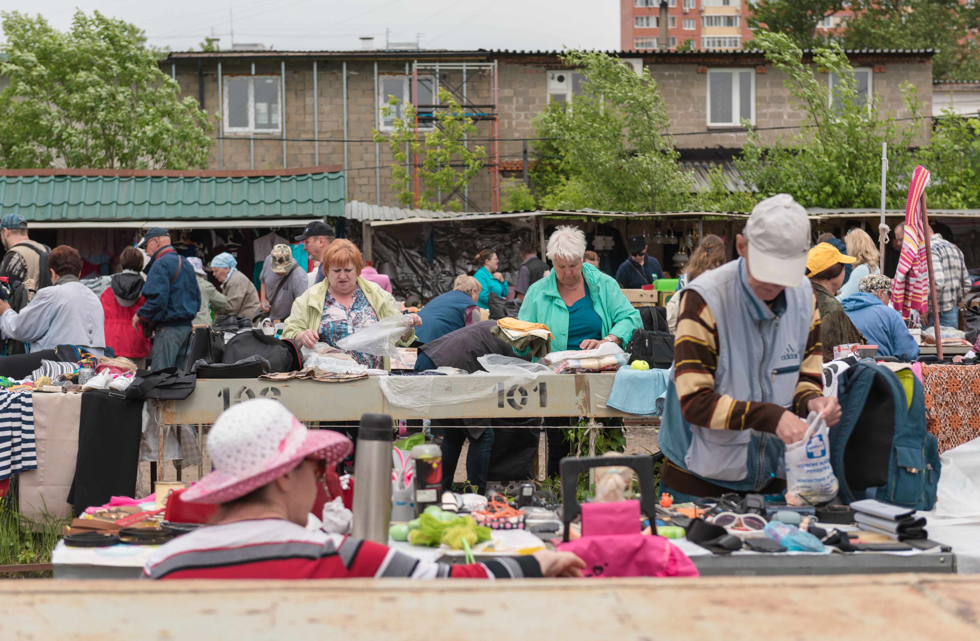 Погода в новоподрезково на выходные. Рынок Левша в Новоподрезково. Ярмарка Левша. Продуктовый рынок в Новоподрезково. Ярмарка Левша фото.