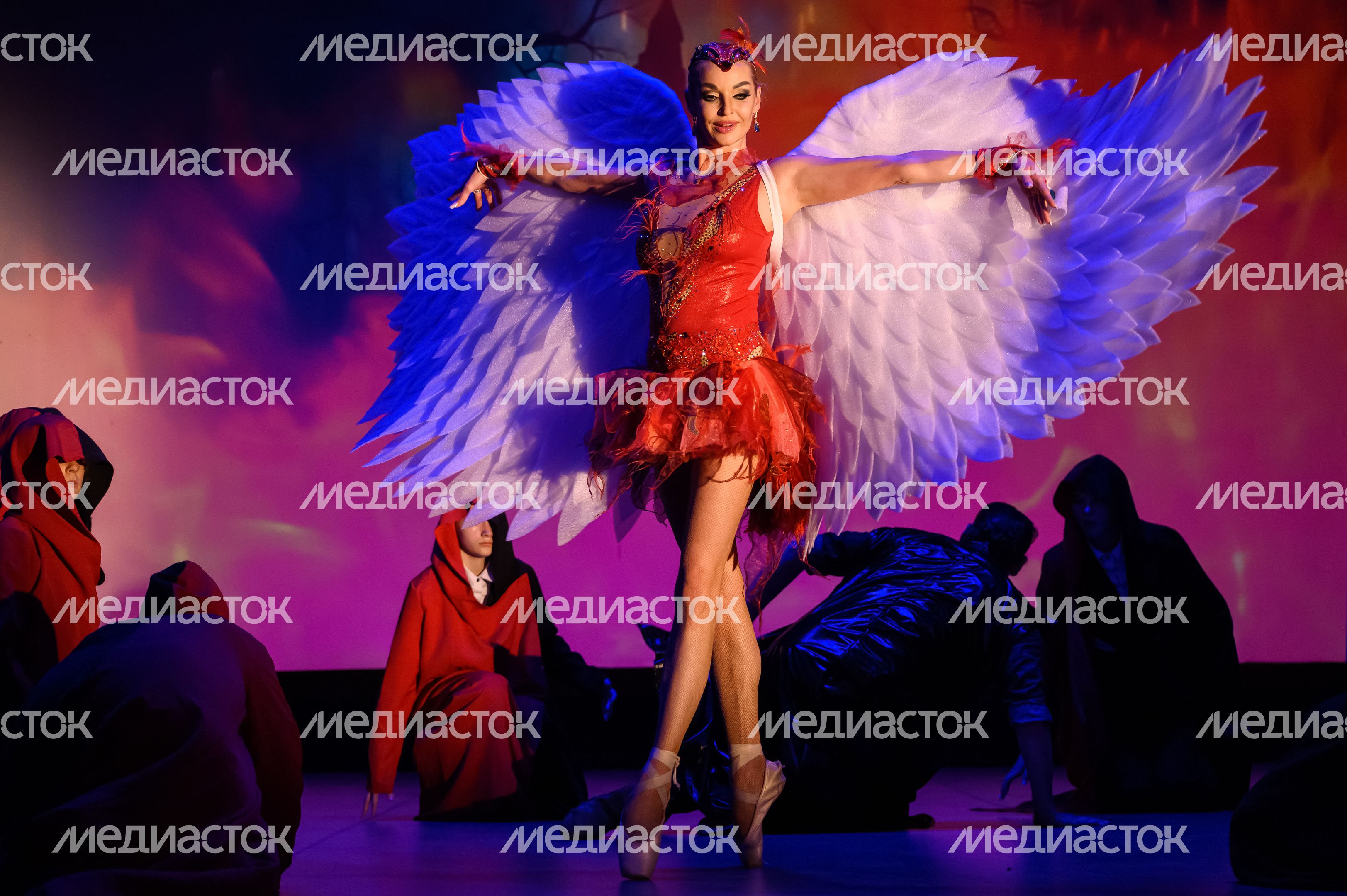 Шоу Анастасии Волочковой «Одержимость» в селе Константиново Шоу Анастасии Волочковой «Одержимость» в селе Константиново
