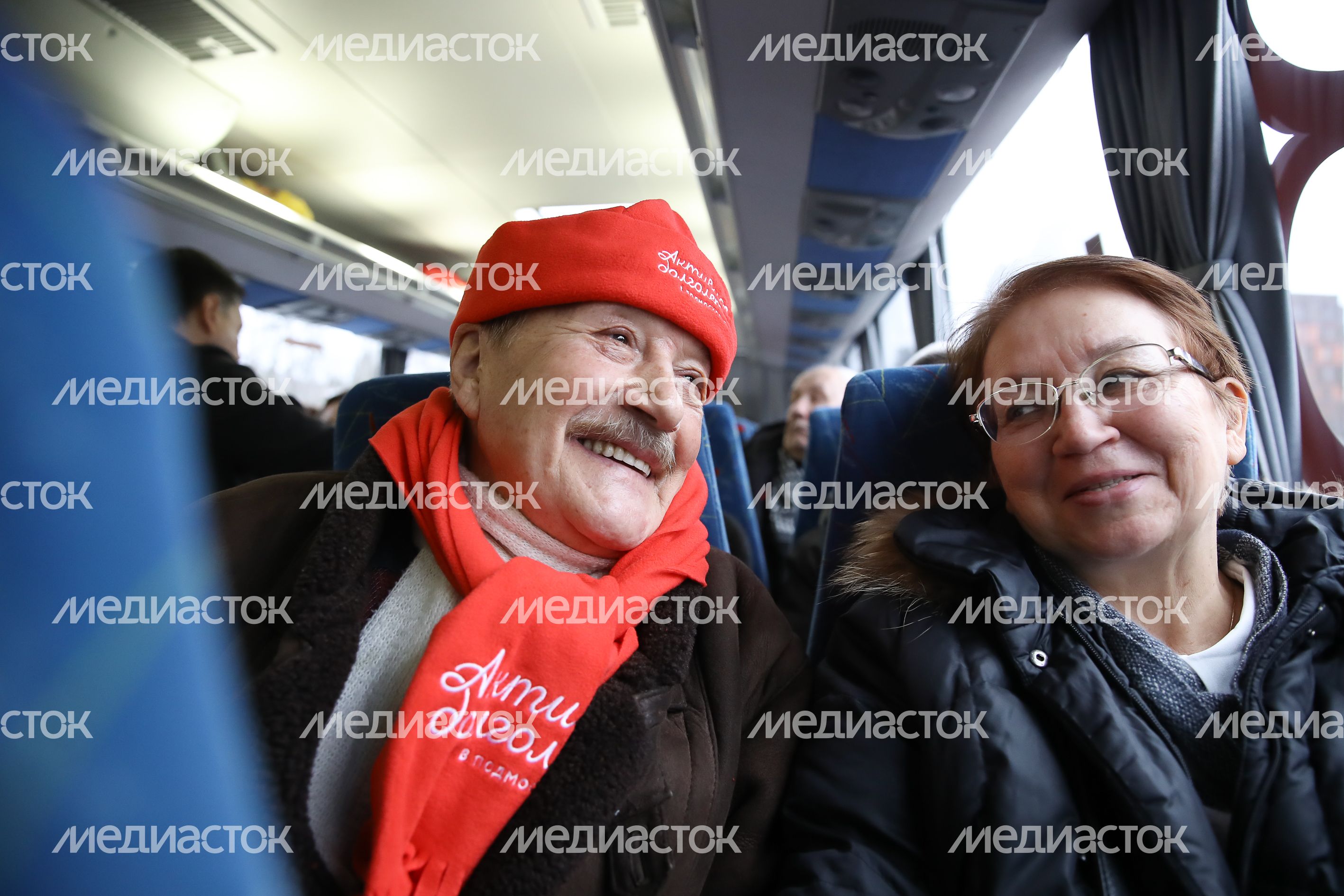 Поездка губернатора Подмосковья с участниками «Активного долголетия» на экскурсионном автобусе