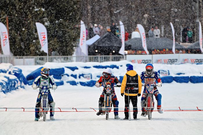 Второй день суперфинала личного чемпионата России по ледовому спидвею в Красногорске