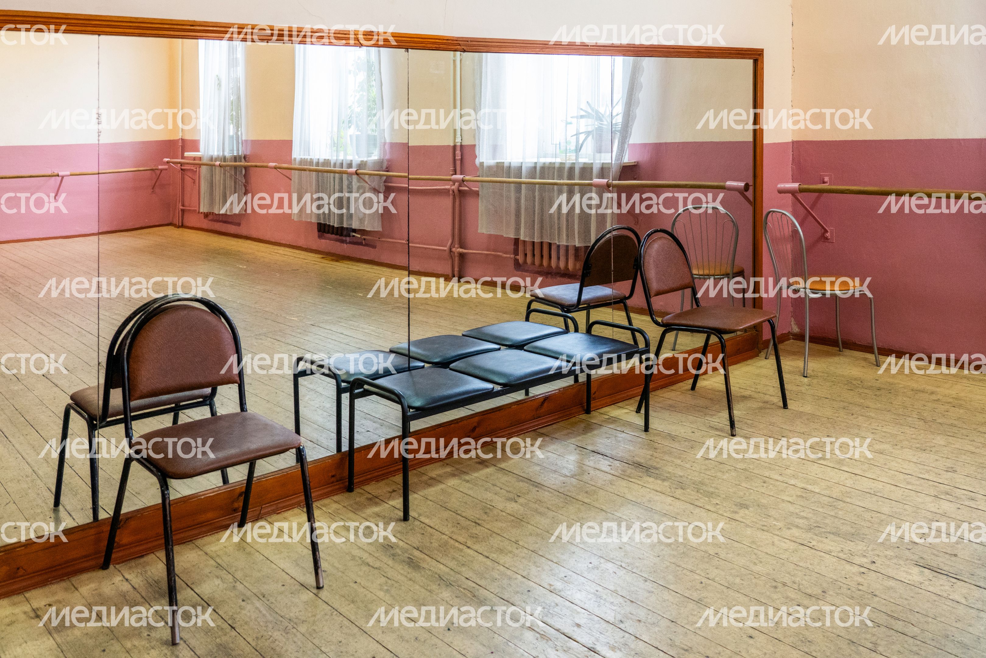 Танцевальный зал в Городском центре народного творчества и досуга «Лепсе»