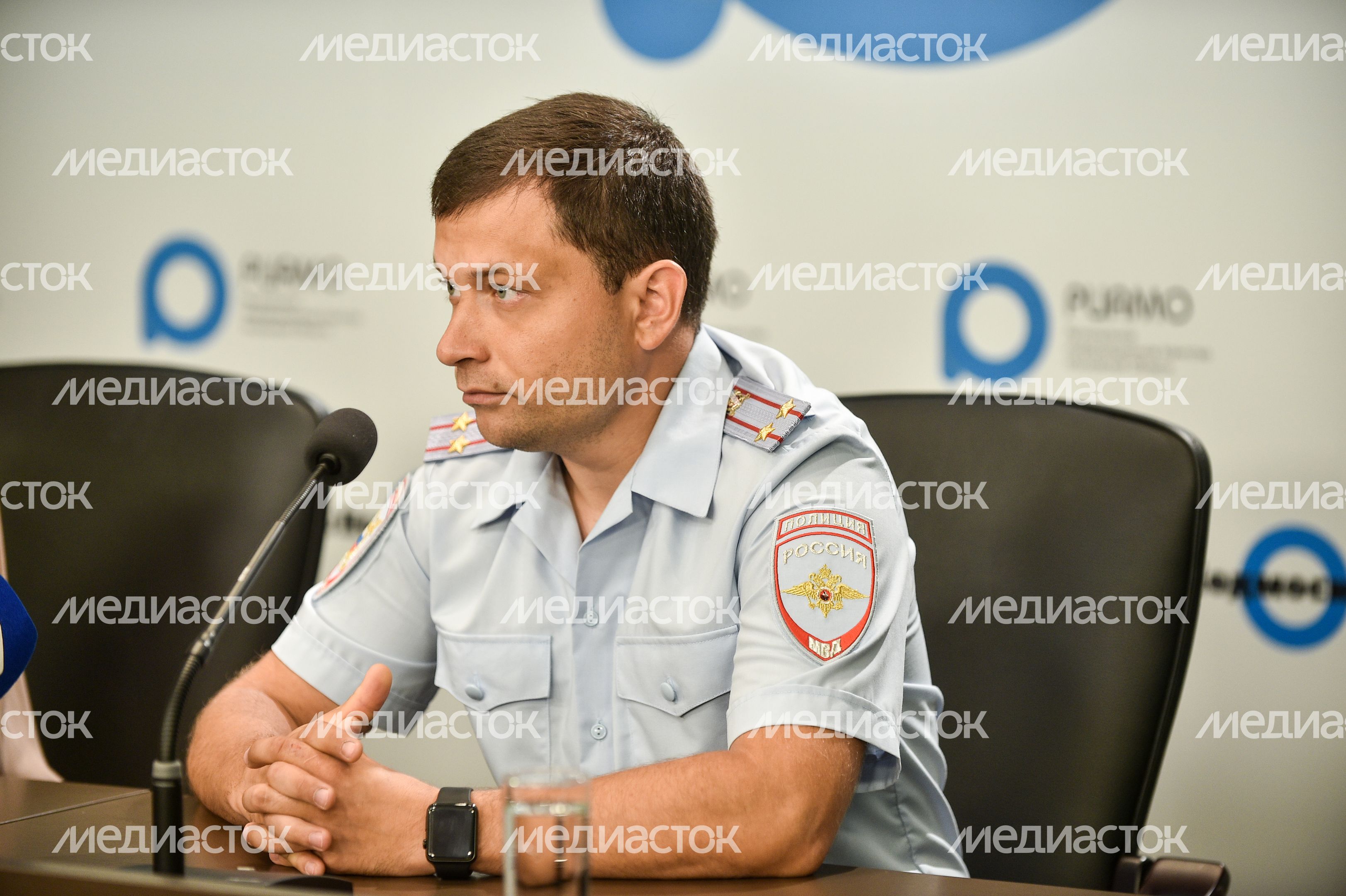 Пресс-конференция о раскрытии преступлений, связанных с вымогательством