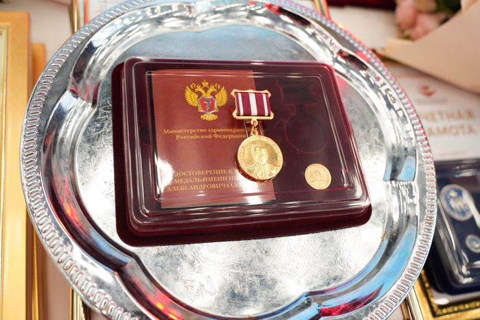 Подмосковных медиков поздравили с профессиональным праздником