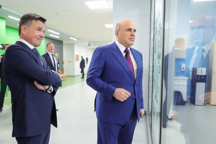 Михаил Мишустин и Андрей Воробьев поздравили учащихся и педагогов лобненского лицея «Авиатика»