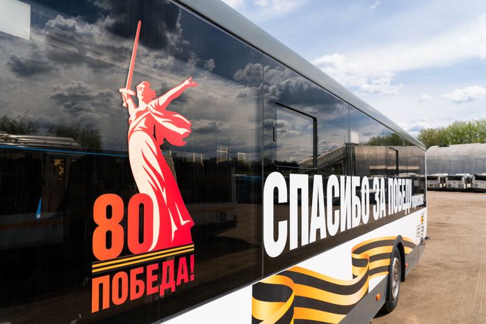 Брендированный автобус к 80-летию Победы в Великой Отечественной войне в Звенигороде