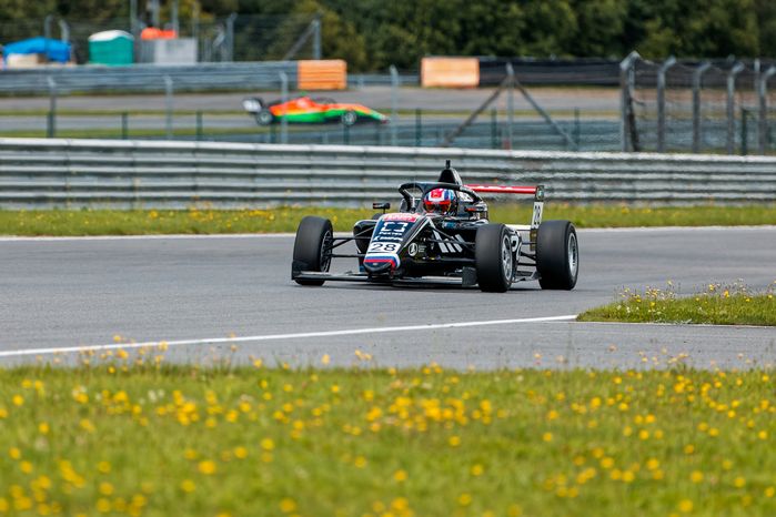 VI этап российской серии кольцевых гонок на автодроме Moscow Raceway