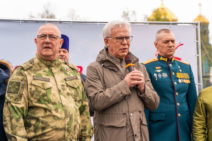 Торжественная высадка масштабного геоглифа к 80-летию Победы