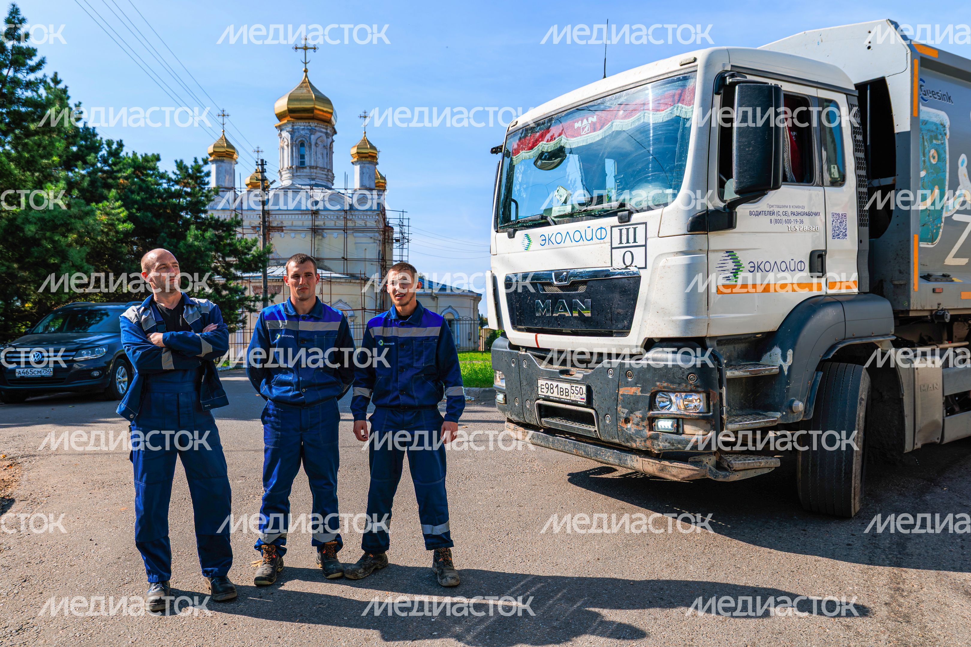 Работа мусоровоза при вывозе ТКО в Рузском округе Работа мусоровоза при вывозе ТКО в Рузском округе