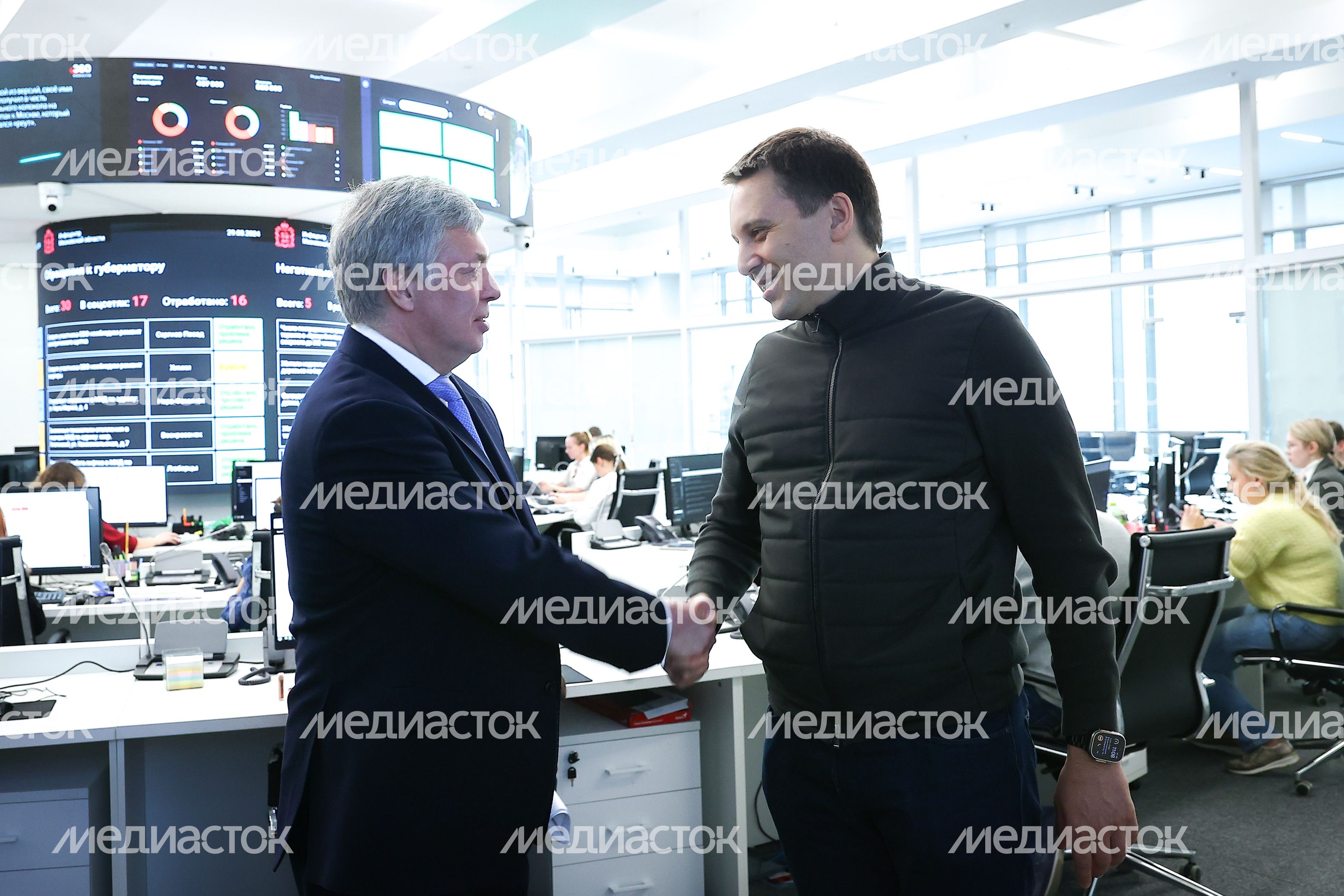 Вячеслав Духин и Алексей Русских обсудили особенности работы Инфоцентра Подмосковья Вячеслав Духин и Алексей Русских обсудили особенности работы Инфоцентра Подмосковья