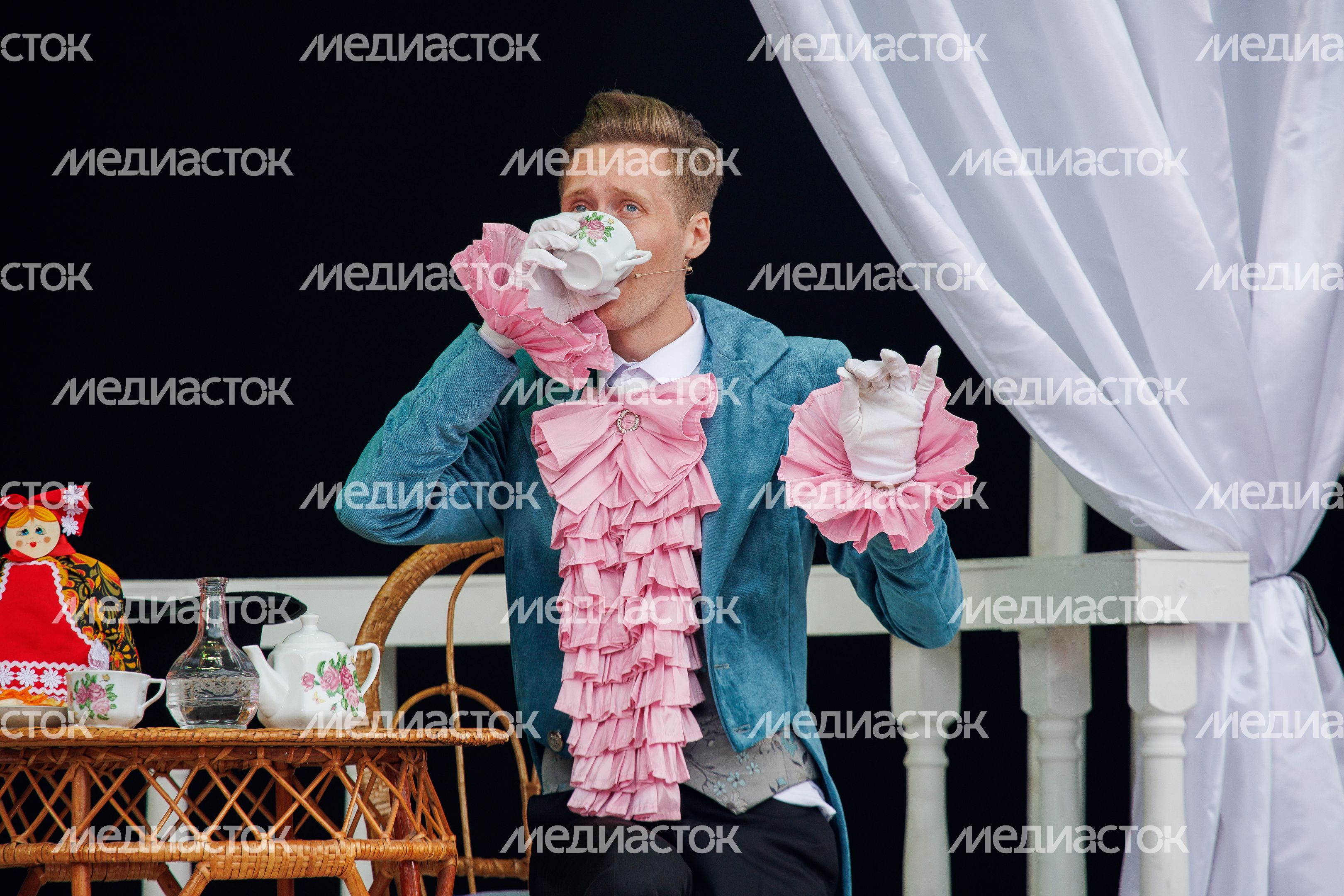Спектакль «Чехов. Маленькие комедии» на Пушкинском театральном фестивале 2025 Спектакль «Чехов. Маленькие комедии» на Пушкинском театральном фестивале 2025