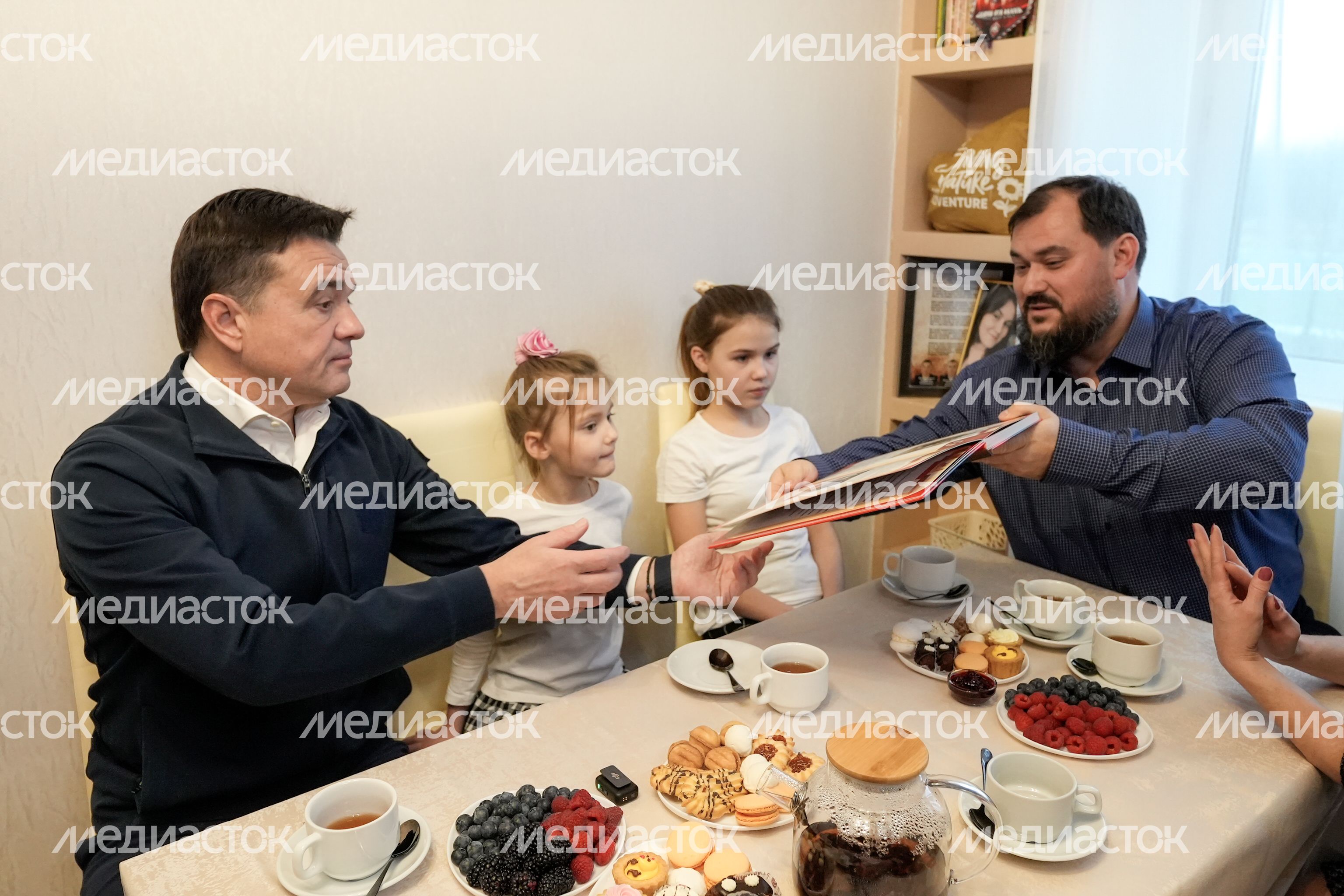 Андрей Воробьев навестил семью погибшего на СВО бойца