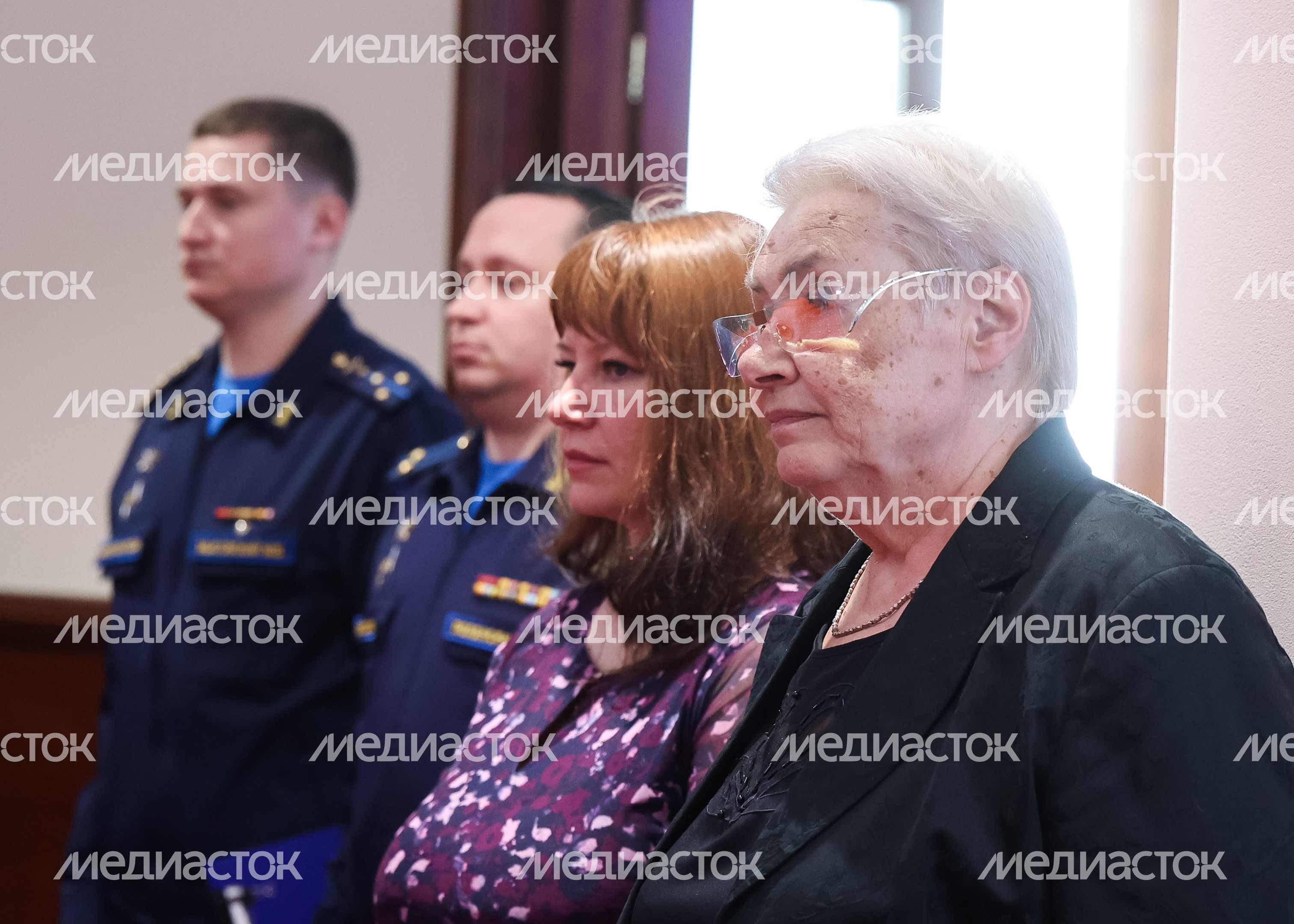 Родственникам легендарного лётчика Николая Терёхина передали "Золотую Звезду" Героя России Родственникам легендарного лётчика Николая Терёхина передали "Золотую Звезду" Героя России