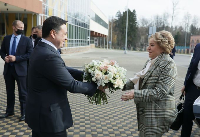 Андрей Воробьев и Валентина Матвиенко посетили Институт ядерной медицины в Химках