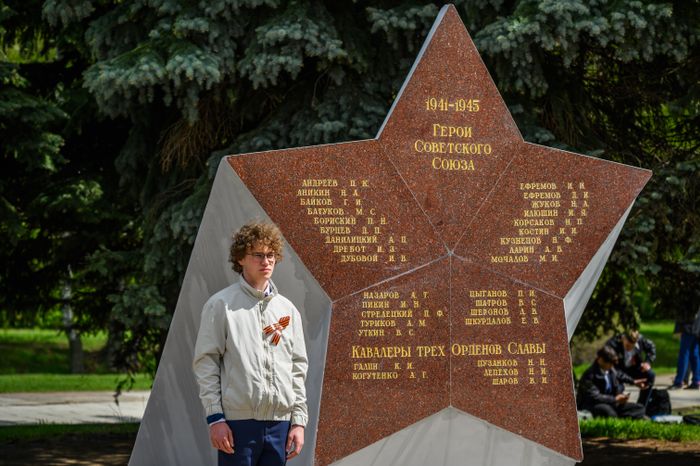 Патриотическая акция "Вахта Памяти" у Мемориала Славы в Королеве