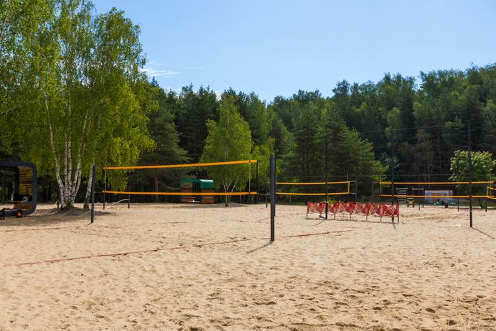 Волейбольная площадка на пляже Волкушинского карьера в Лыткарино