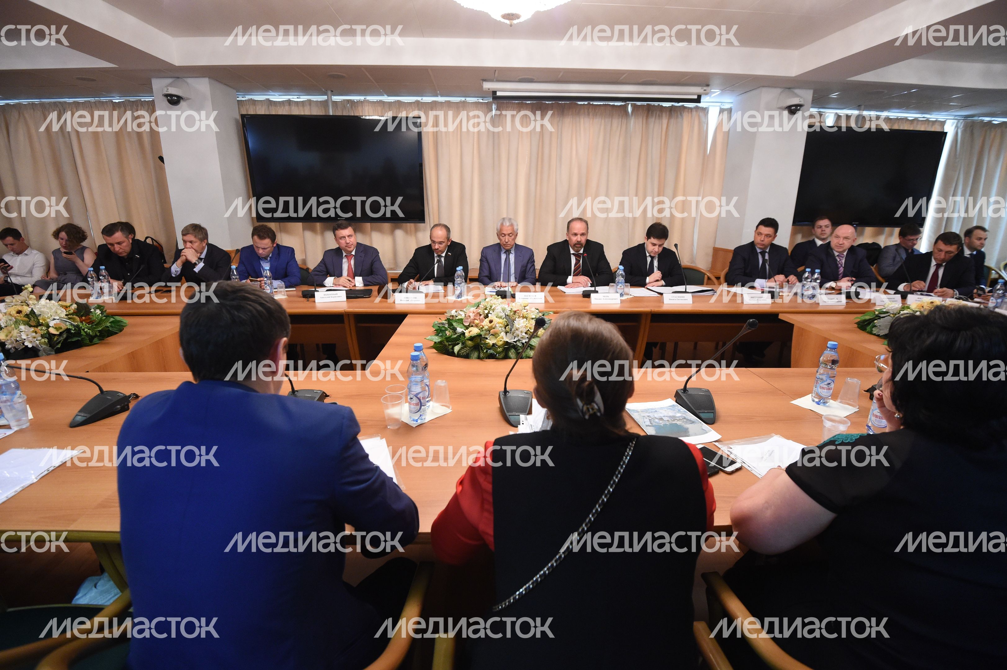 Властей Подмосковья попросили согласовать с дольщиками дорожную карту по решению проблем Властей Подмосковья попросили согласовать с дольщиками дорожную карту по решению проблем