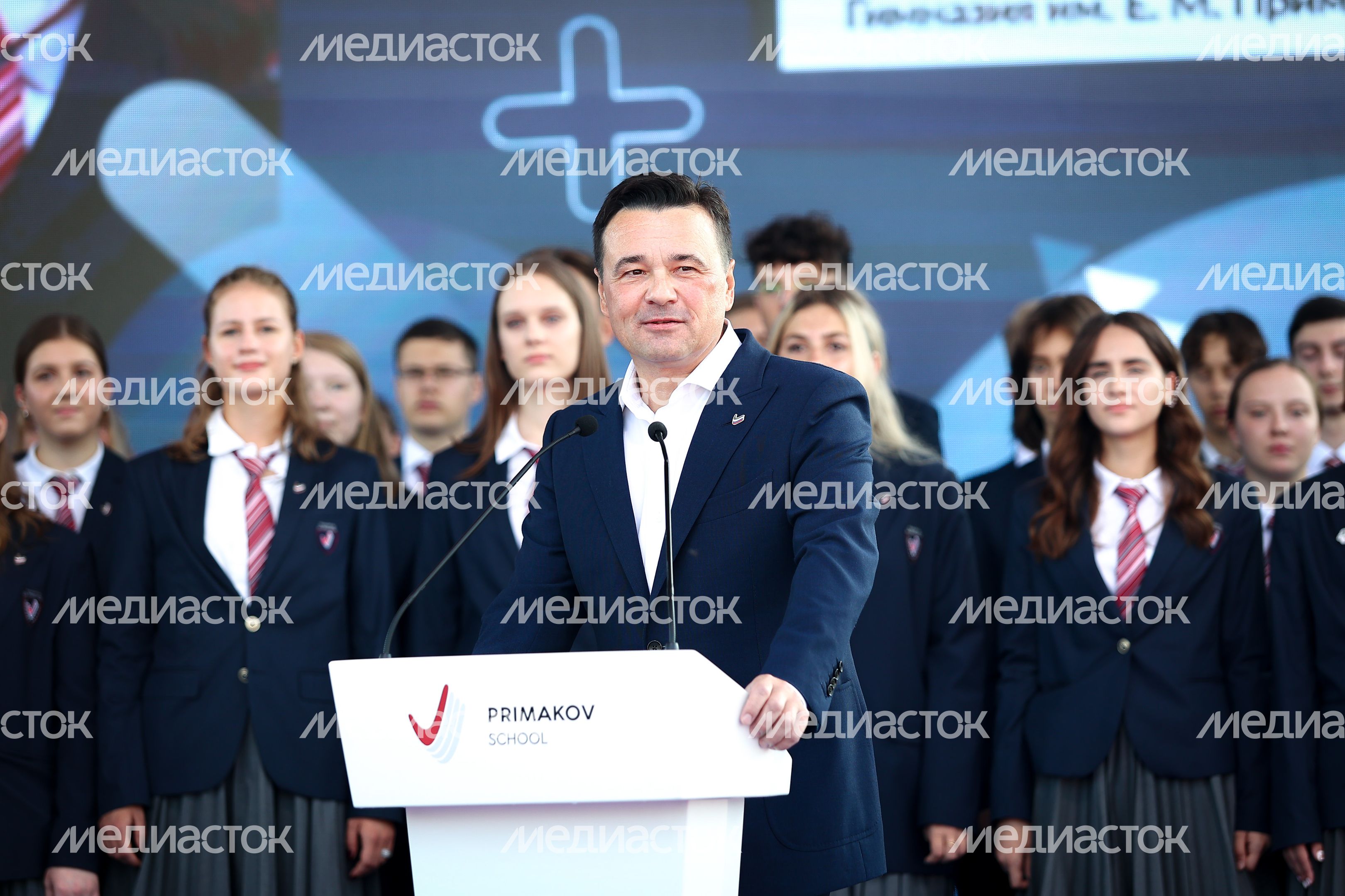 Торжественная линейка в гимназии им. Е.М. Примакова с участием Губернатора Подмосковья