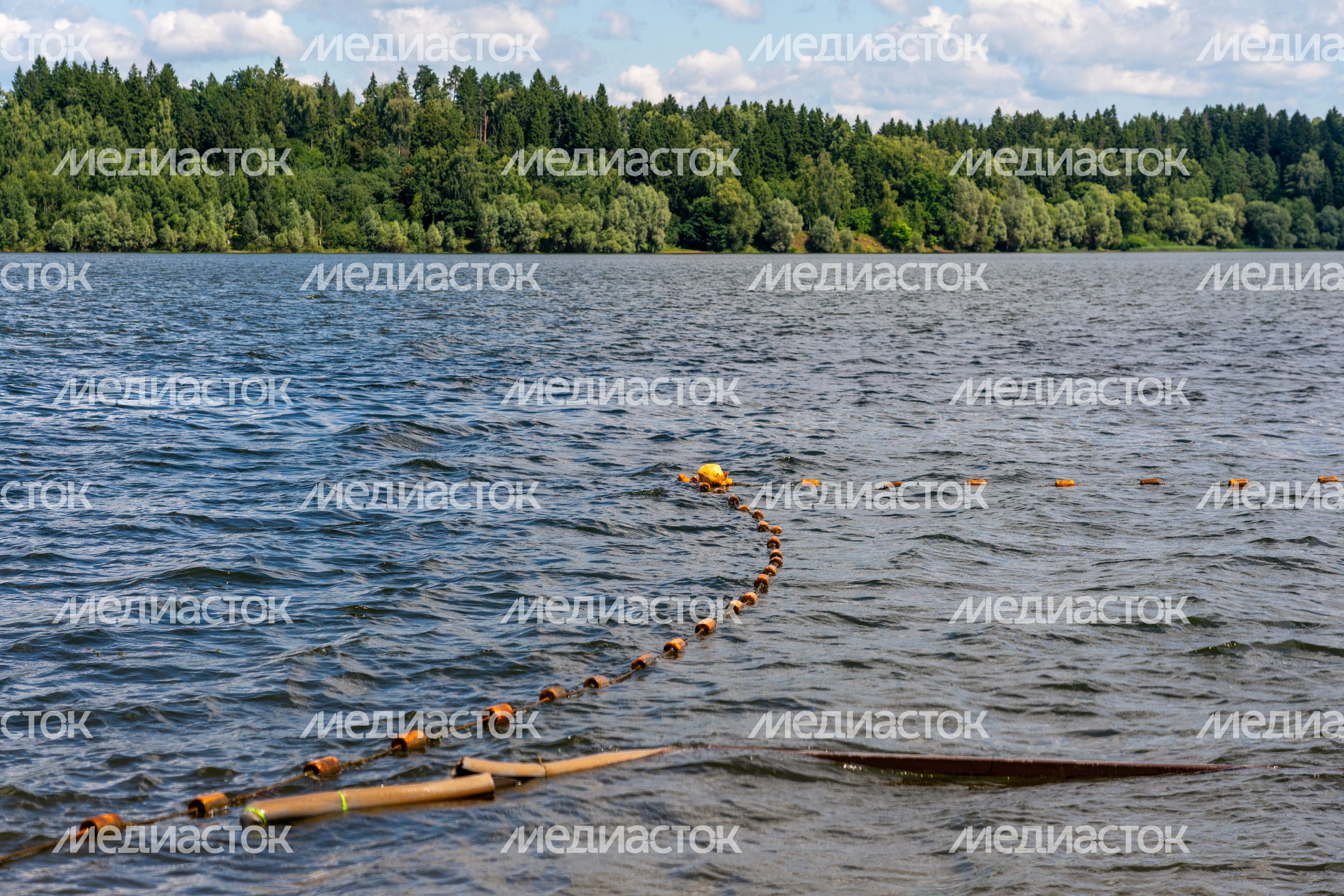 Пляж у Озернинского водохранилища вблизи деревни Нововолково Рузского округа Пляж у Озернинского водохранилища вблизи деревни Нововолково Рузского округа