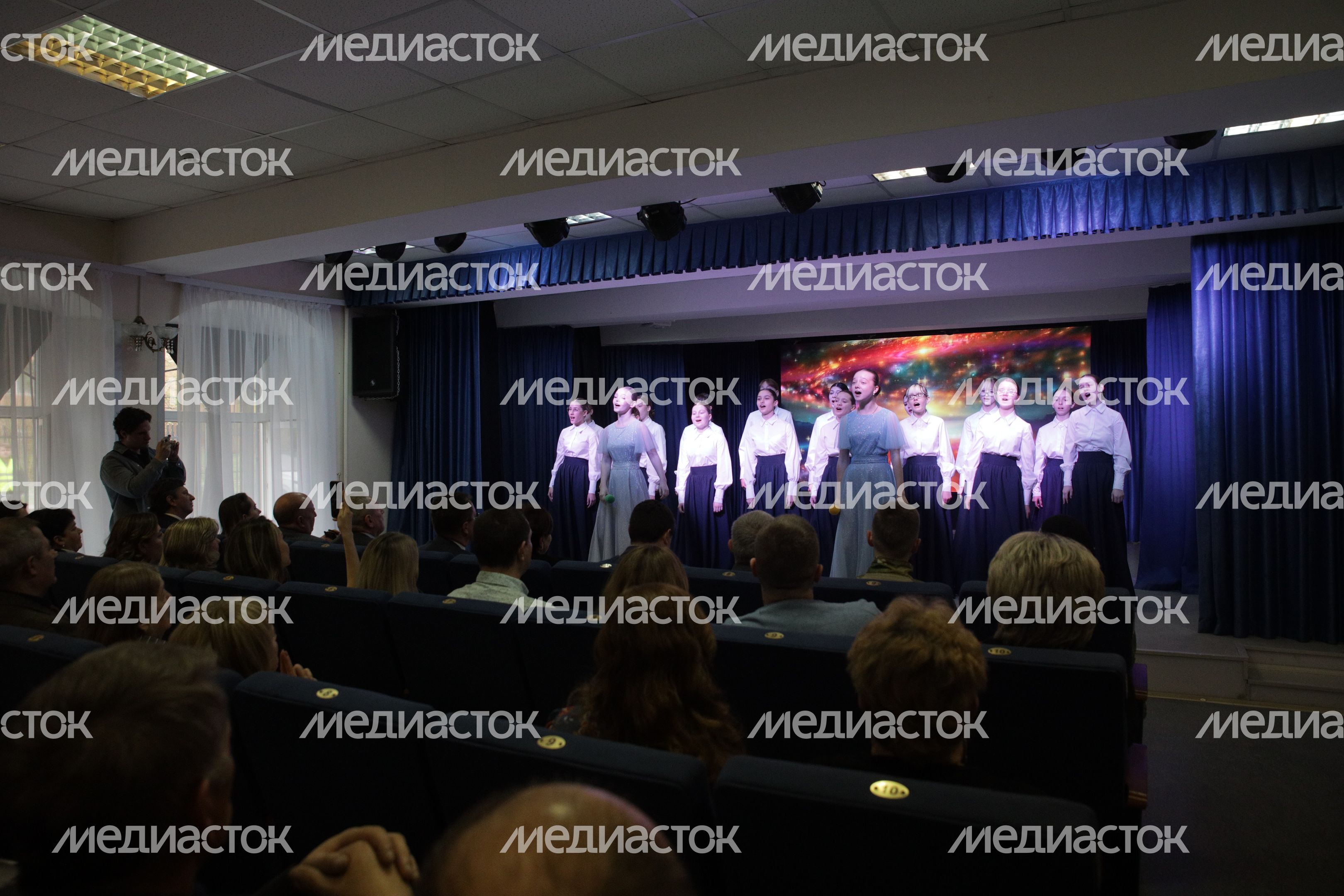 С праздником труда поздравили специалистов отрасли городского хозяйства Подмосковья С праздником труда поздравили специалистов отрасли городского хозяйства Подмосковья