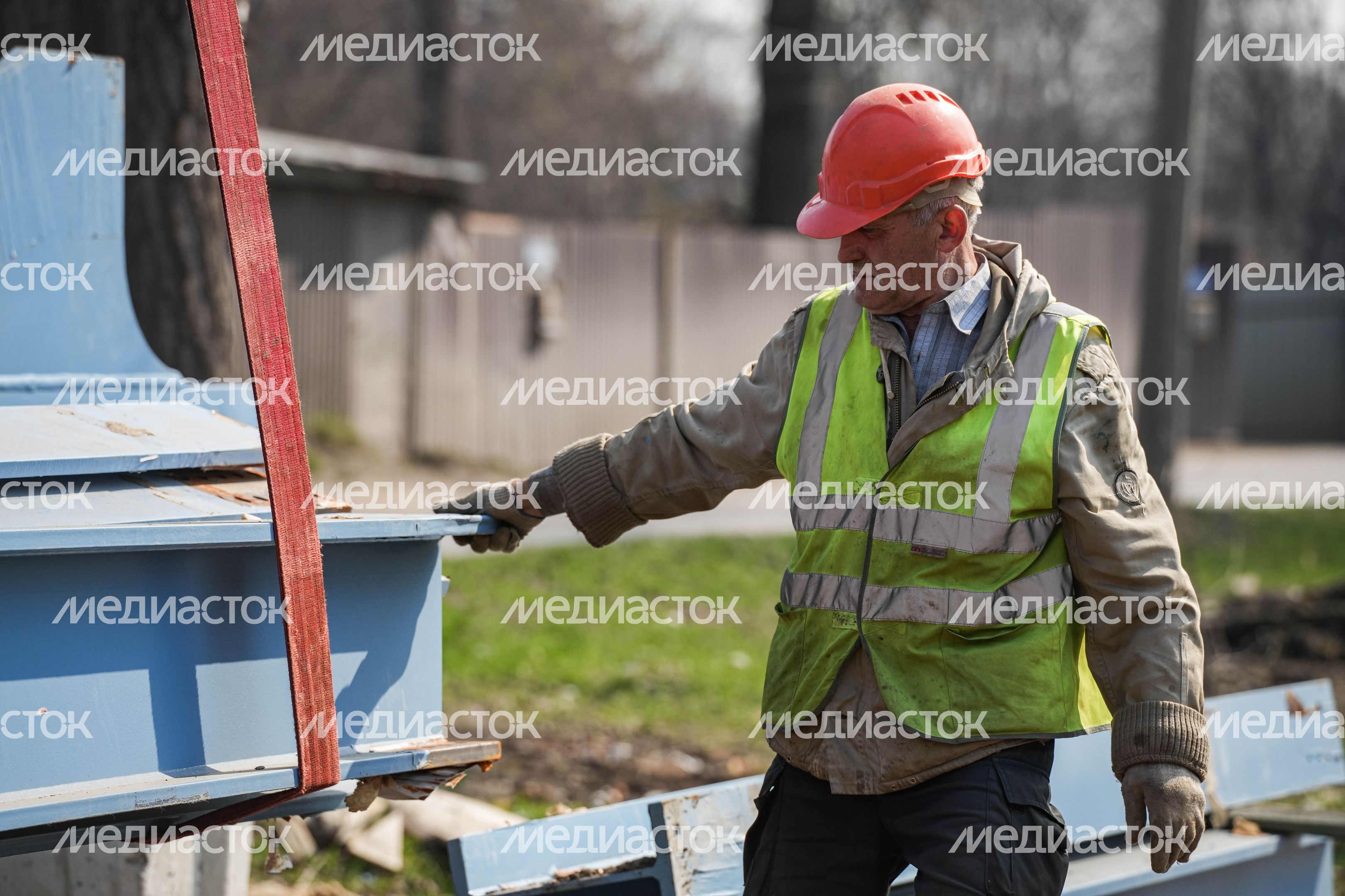 Проверка строительства пешеходного перехода в Люберцах Губернатором Подмосковья