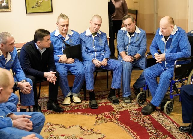 Андрей Воробьев навестил бойцов в военном госпитале под Солнечногорском