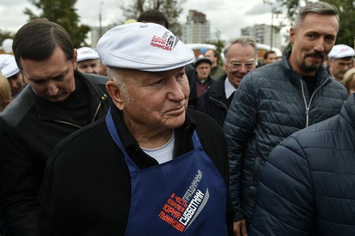 Субботник в честь юбилея бывшего мэра Москвы Юрия Лужкова