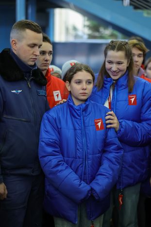 Активисты "Движения первых" встретились с участниками пилотажных групп "Стрижи" и "Русские витязи"