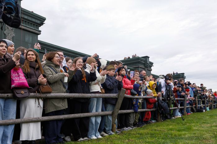 День Победы в Центральном парке «Патриот» Одинцовского округа: зрители военно-исторической реконструкции