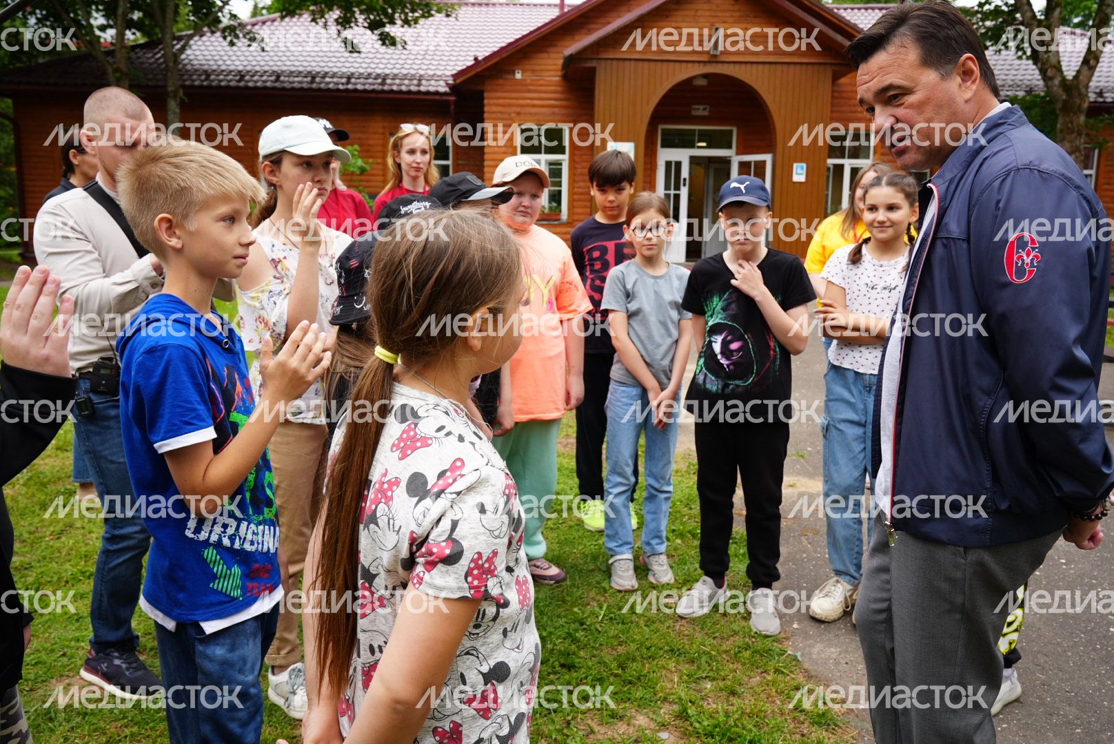Посещение детей участников СВО в оздоровительном комплексе «Литвиново» Губернатором Подмосковья
