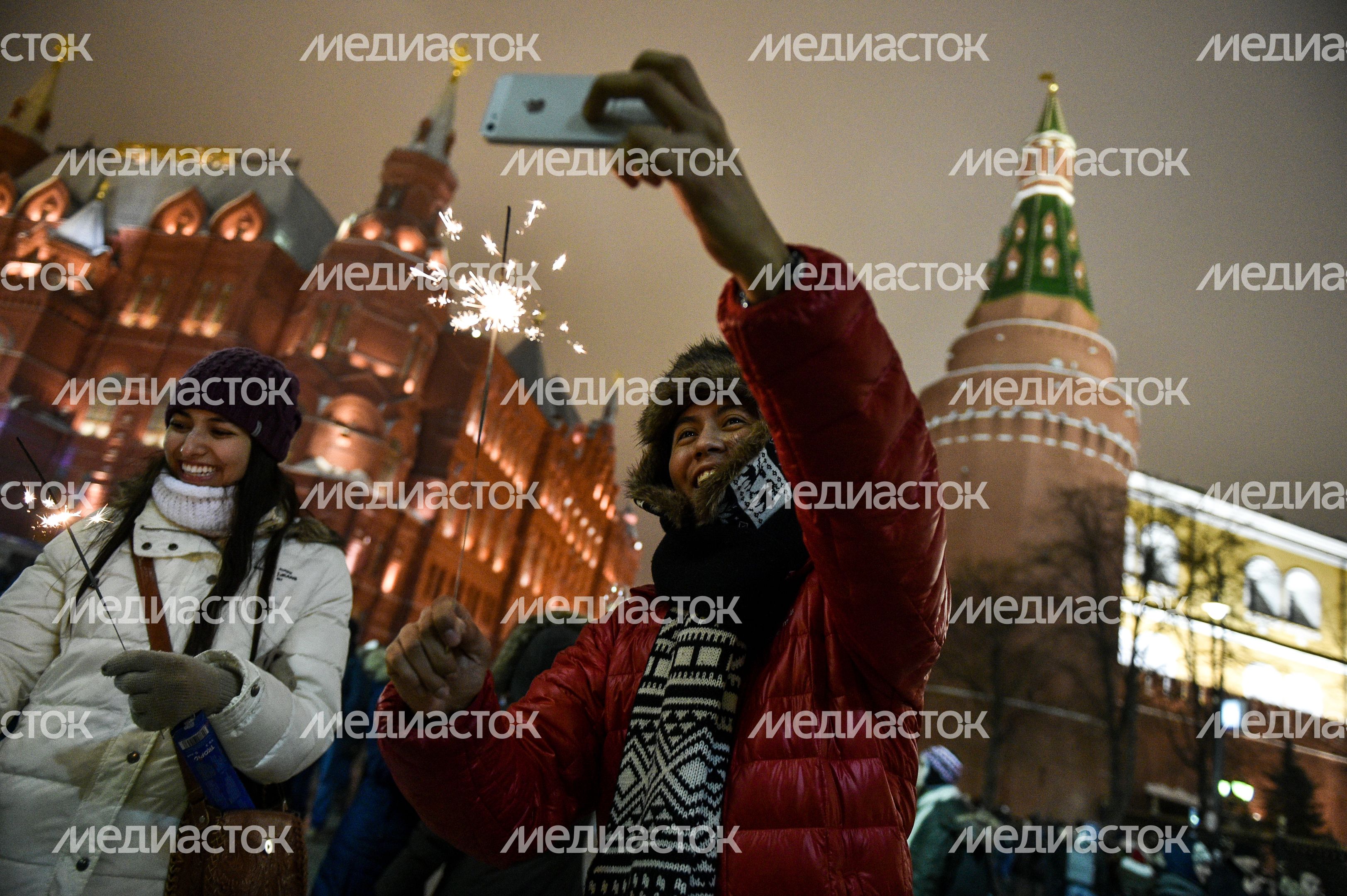 Как москвичи встречали 2017 год на Красной площади