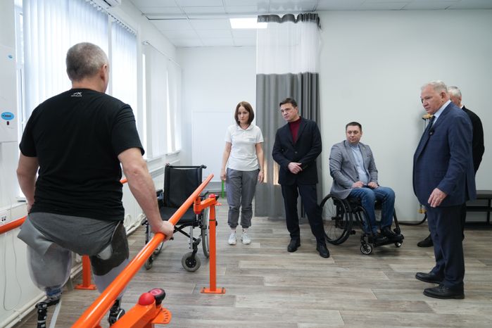 Андрей Воробьев посетил Центр протезирования и реабилитации "Исток-Орто" во Фрязино
