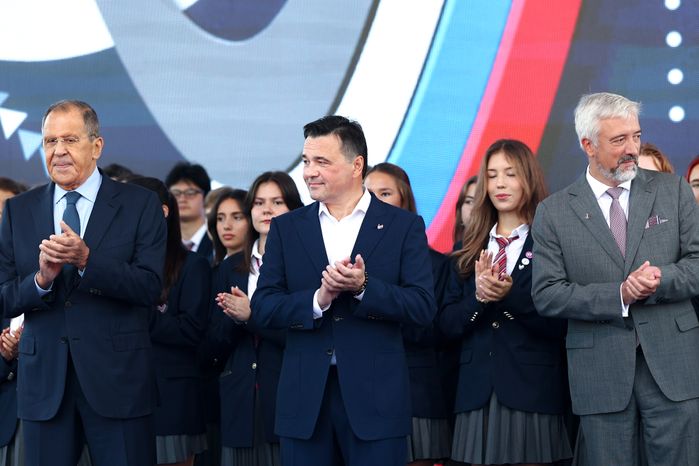 Торжественная линейка в гимназии им. Е.М. Примакова с участием Губернатора Подмосковья