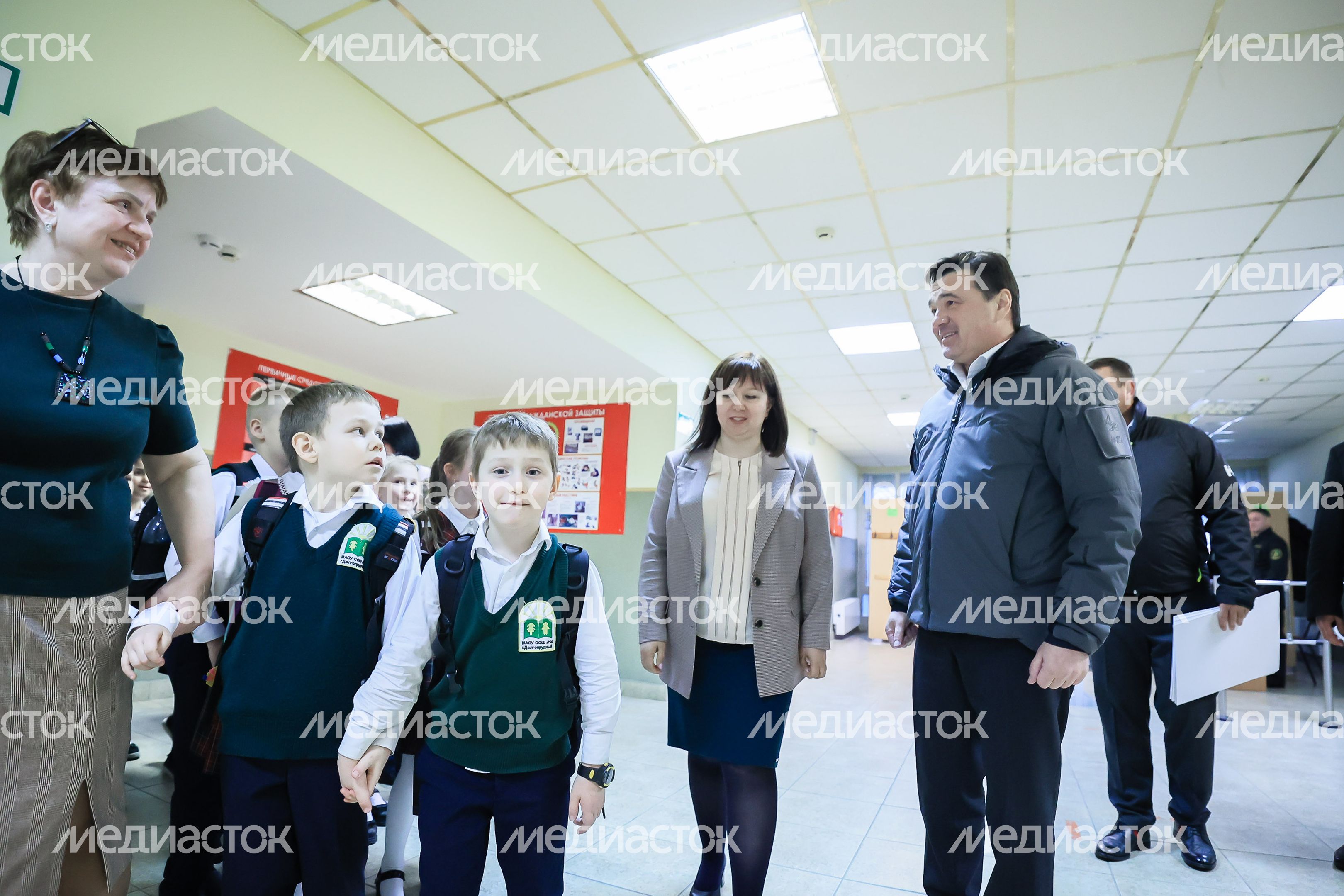 Проверка хода строительства пристройки к школе №14 в Долгопрудном Губернатором Подмосковья