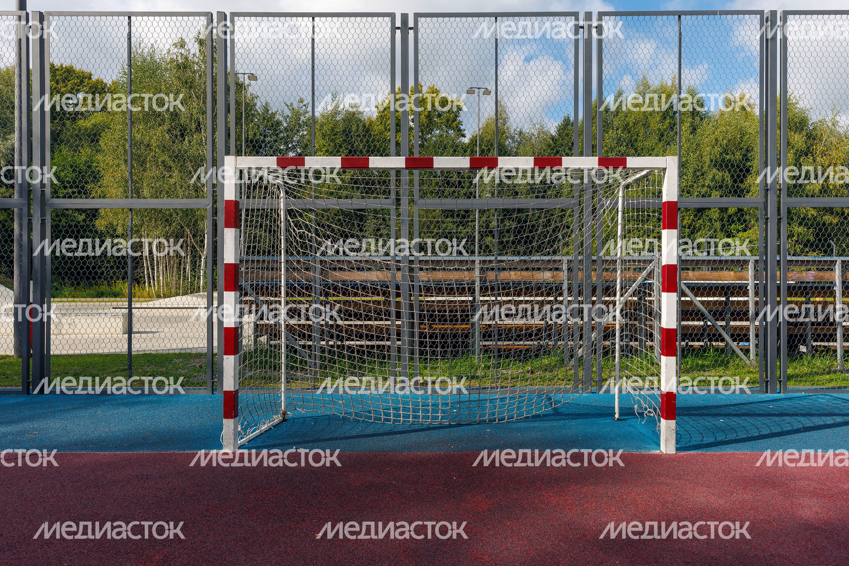 Спортивная площадка в парке «Меленки» Павловского Посада летом