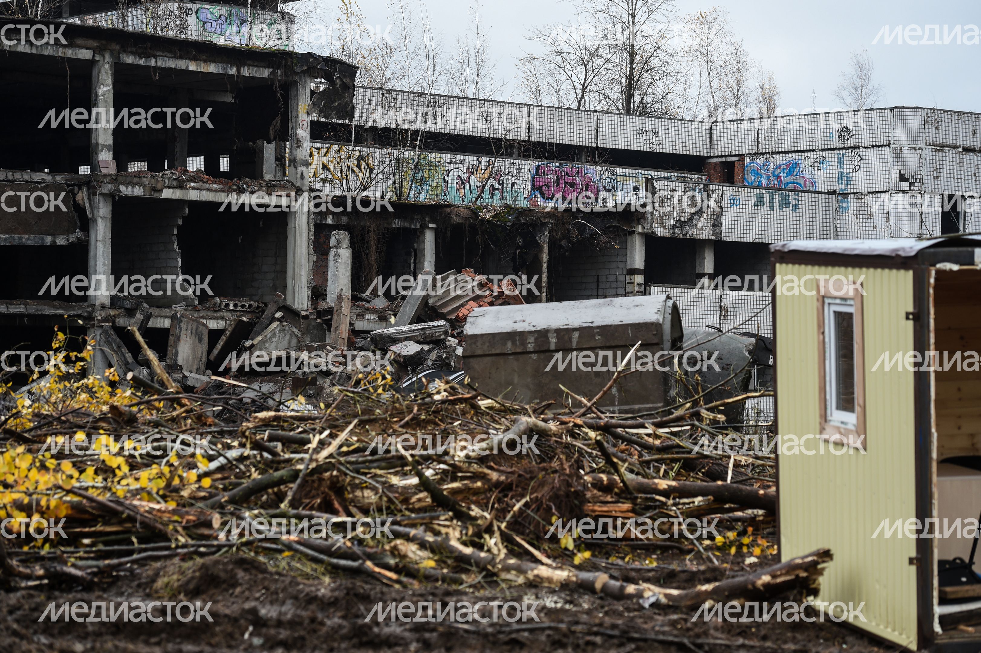 Начало работ по демонтажу Ховринской заброшенной больницы
