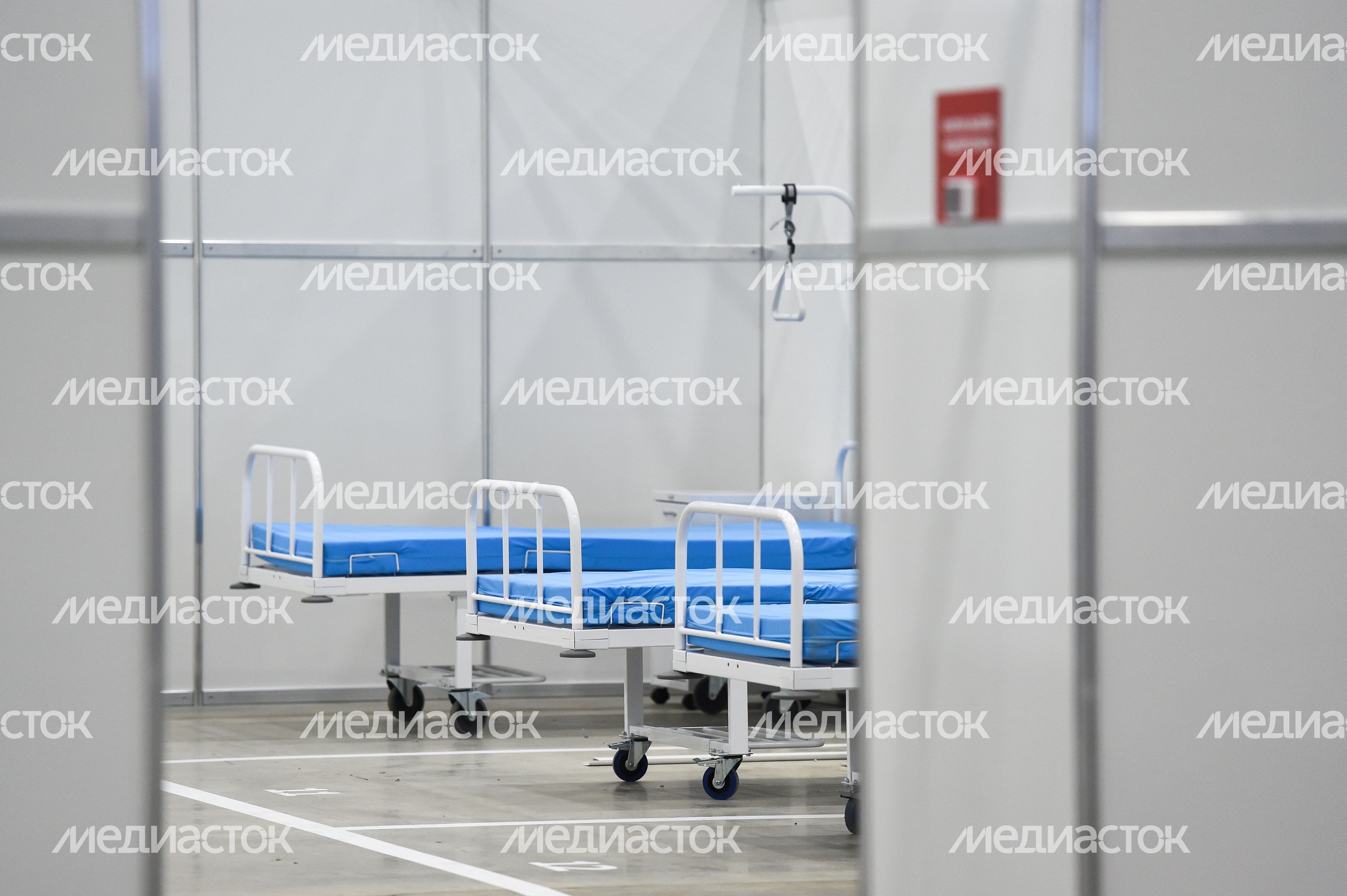 Медицинский центр для больных с коронавирусом, организованный в павильонах Конгрессно-выставочного центра в Кубинке