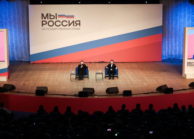 Пранкеры Вован и Лексус выступают перед гостями форума "На государственной службе"