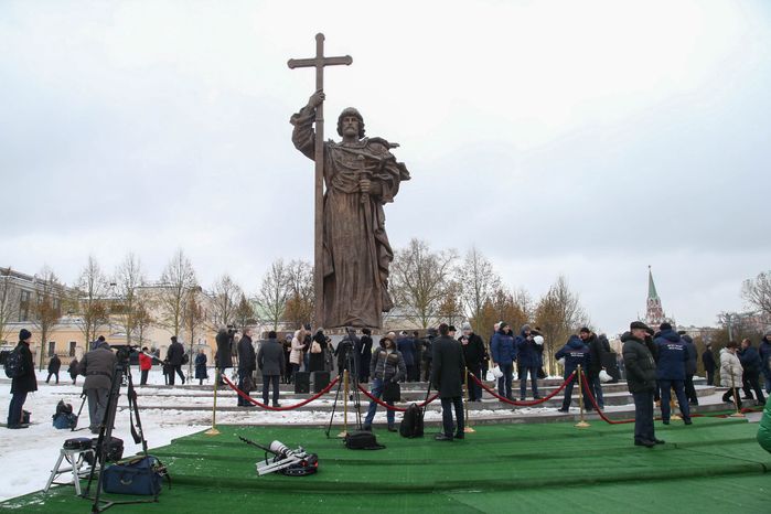 Торжественное открытие памятника князю Владимиру в Москве