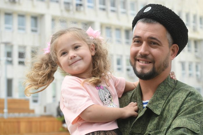 Передача семьям, чьи дома пострадали из-за стихии в Рузском городском округе, бытовой техники и велосипедов