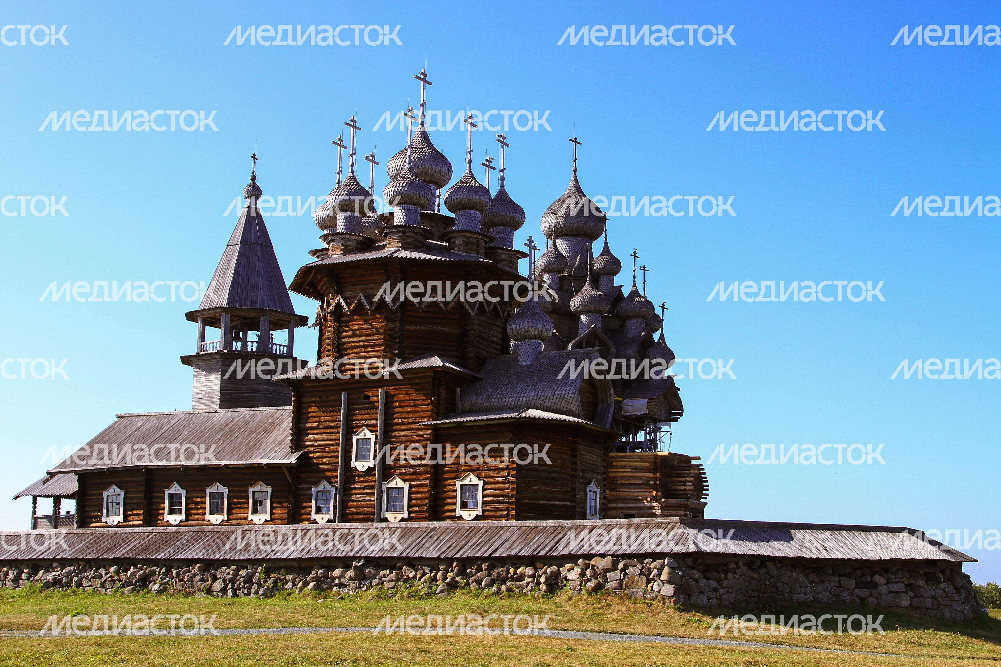 Архитектурный ансамбль Кижский погост на острове Кижи. Архитектурный ансамбль Кижский погост на острове Кижи.